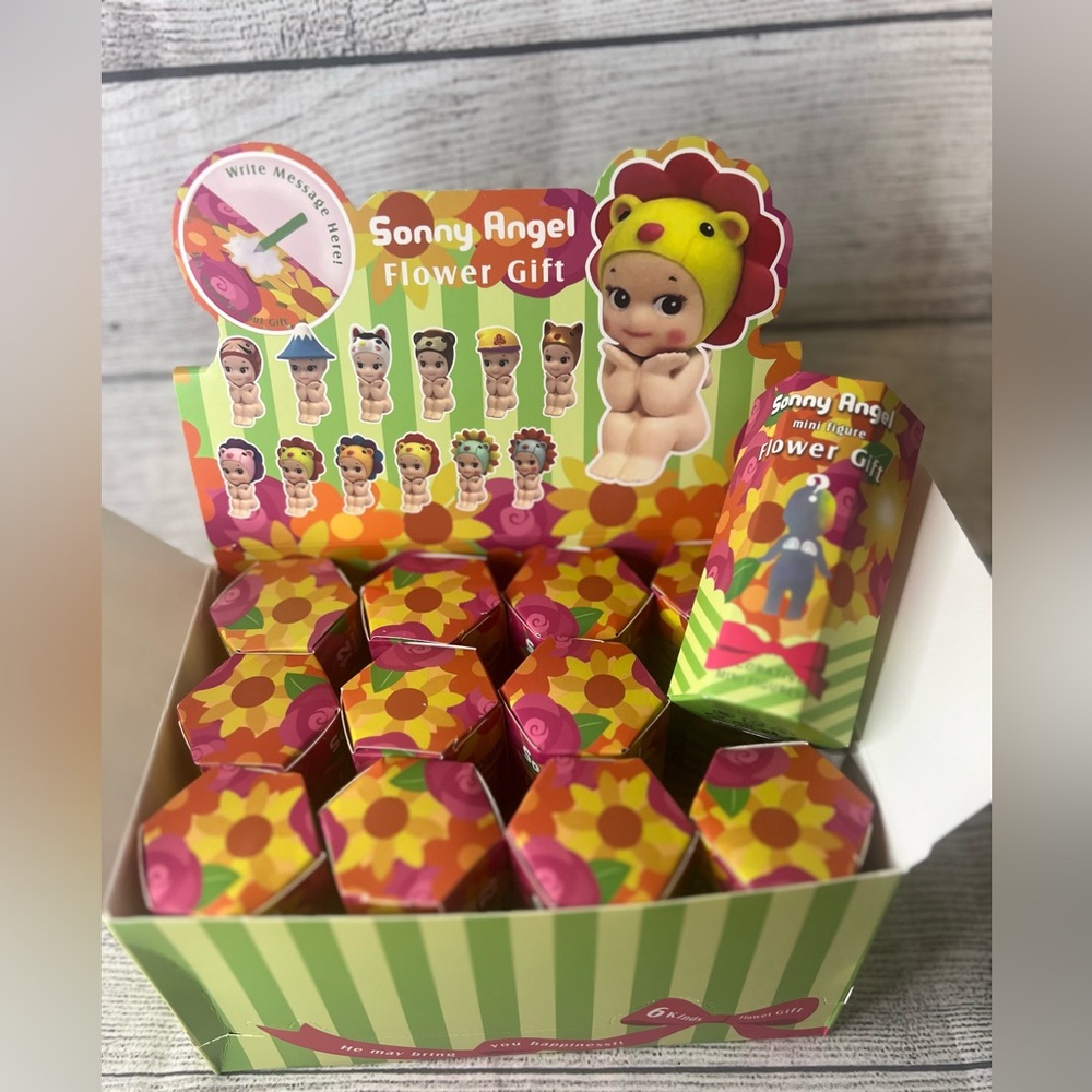Sonny Angel Flower edition Hippers! Surprise Character in each one.